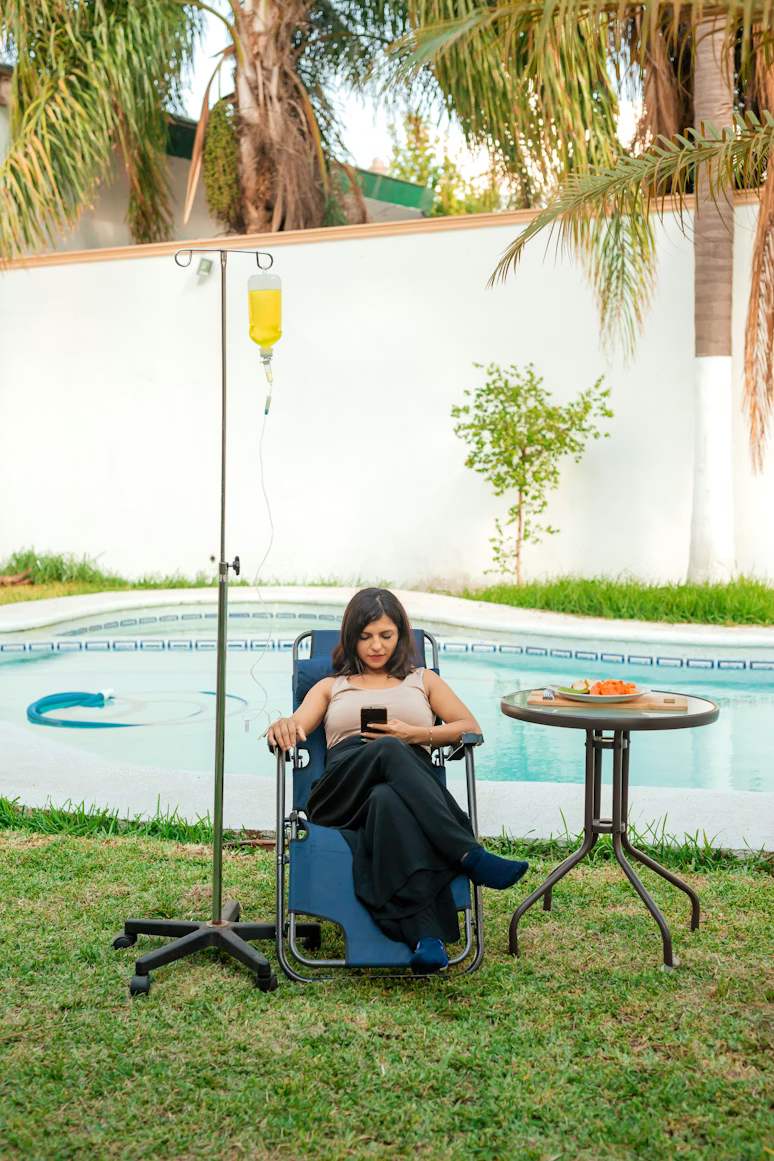 My-Health clinical nurse administering IV drip therapy in Dubai